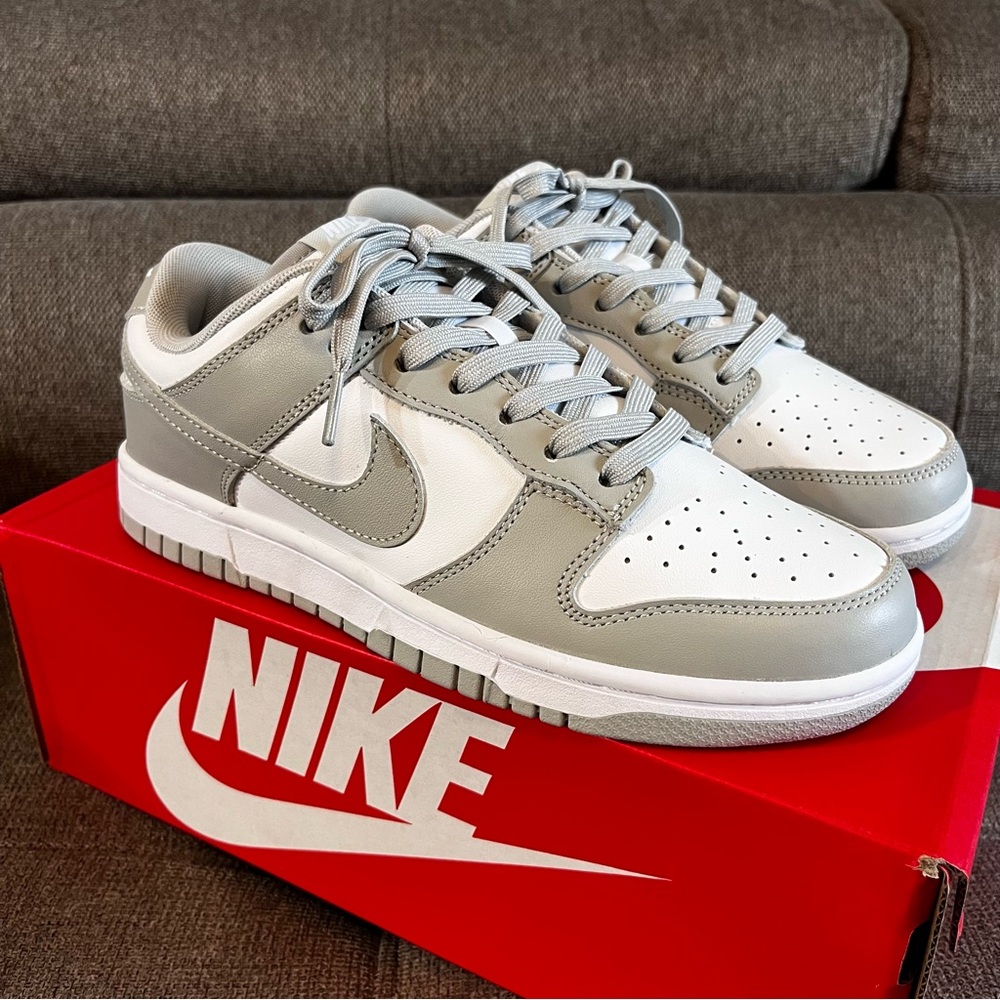 Nike Men's Sneakers in Gray and White